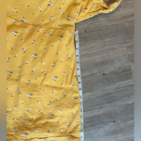 Hollister XS Women’s Mini Yellow Flowery Sundress with Tie Back. - Picture 9 of 9